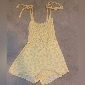 Amuse Society Romper. Cute pale yellow summer print. Tie straps. Size Small.